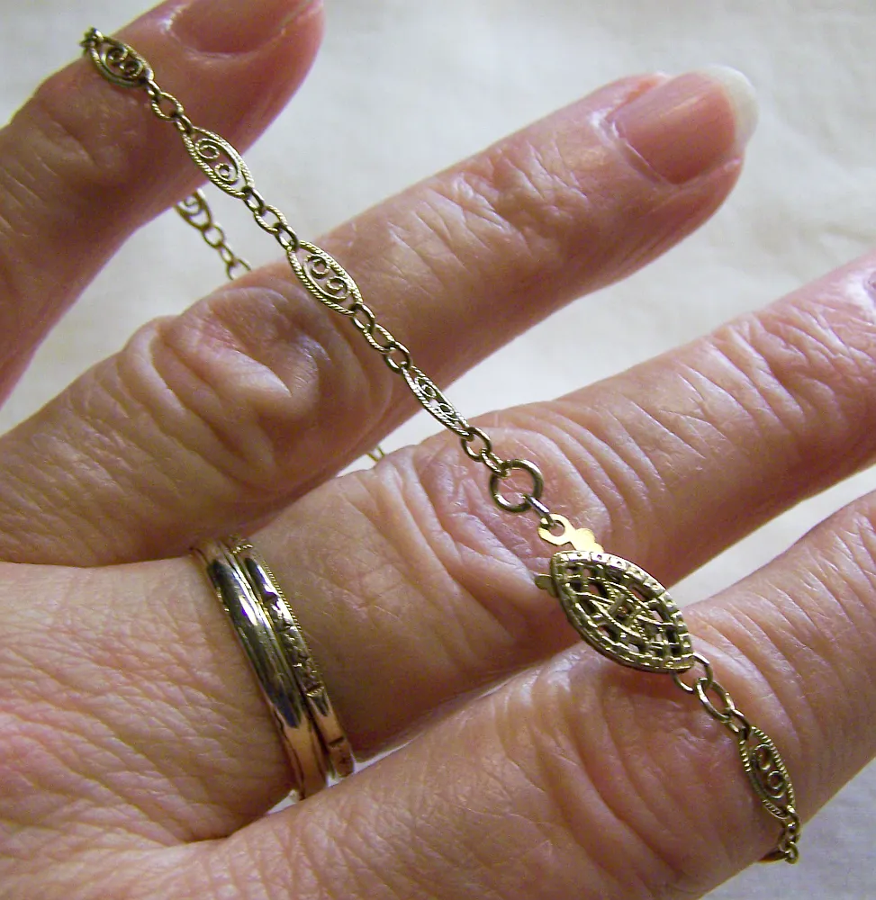 Dainty Gold Filigree Bracelet 7 Inch GF