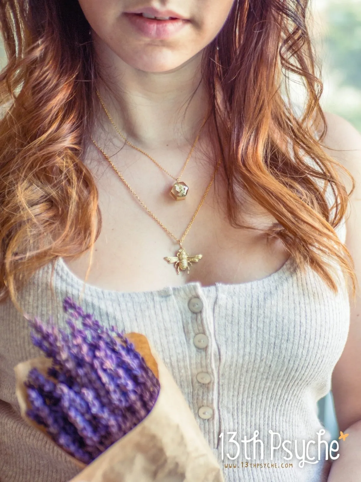 Gold bee and dried flowers double layered necklace set