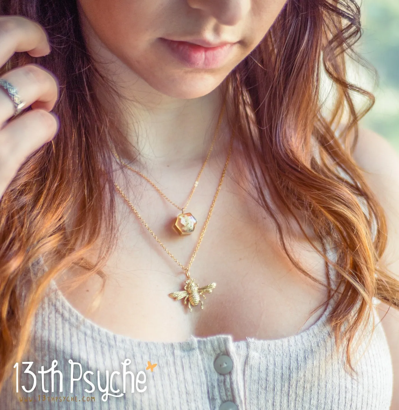 Gold bee and dried flowers double layered necklace set