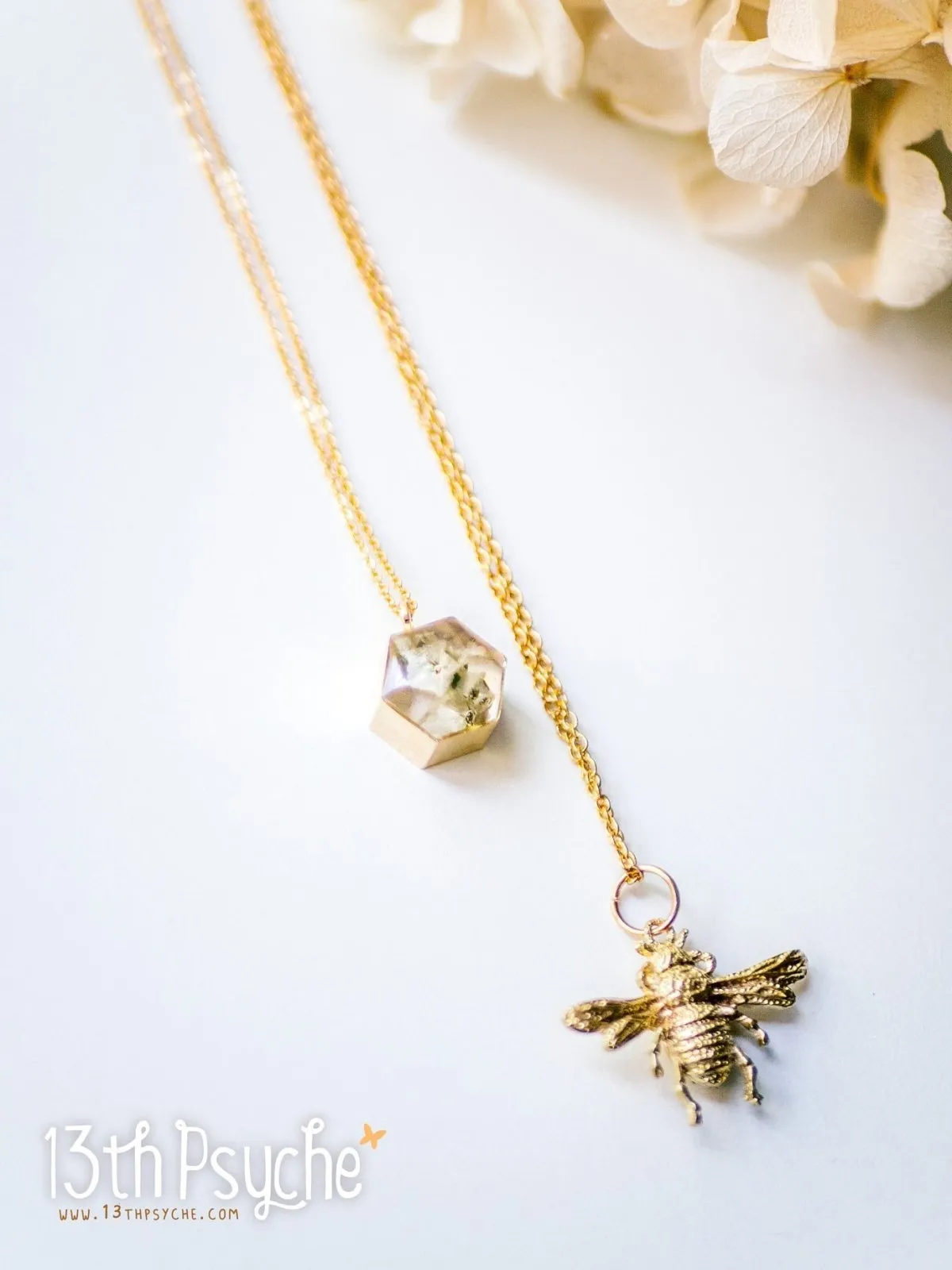 Gold bee and dried flowers double layered necklace set