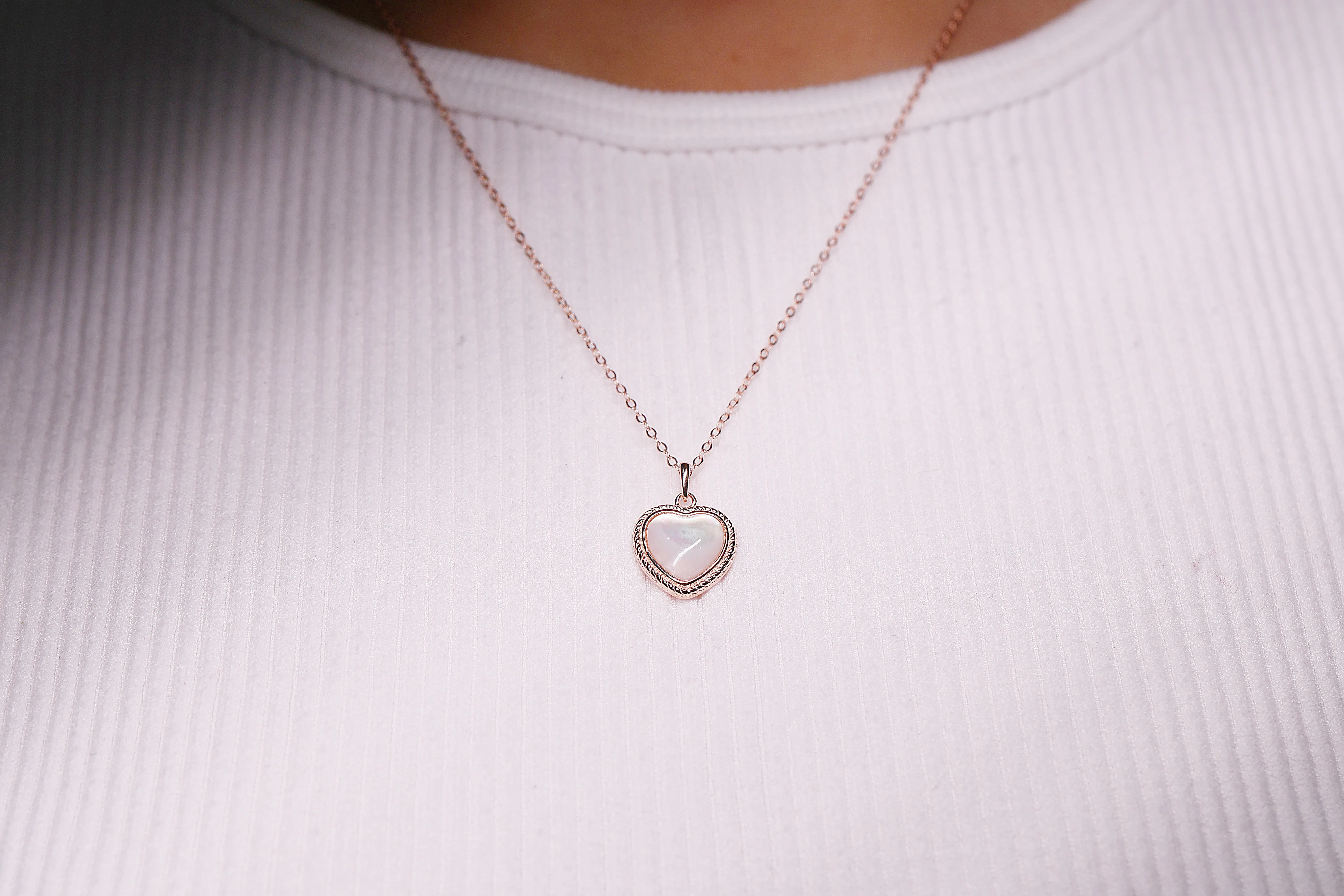 Single heart rose gold pendant necklace