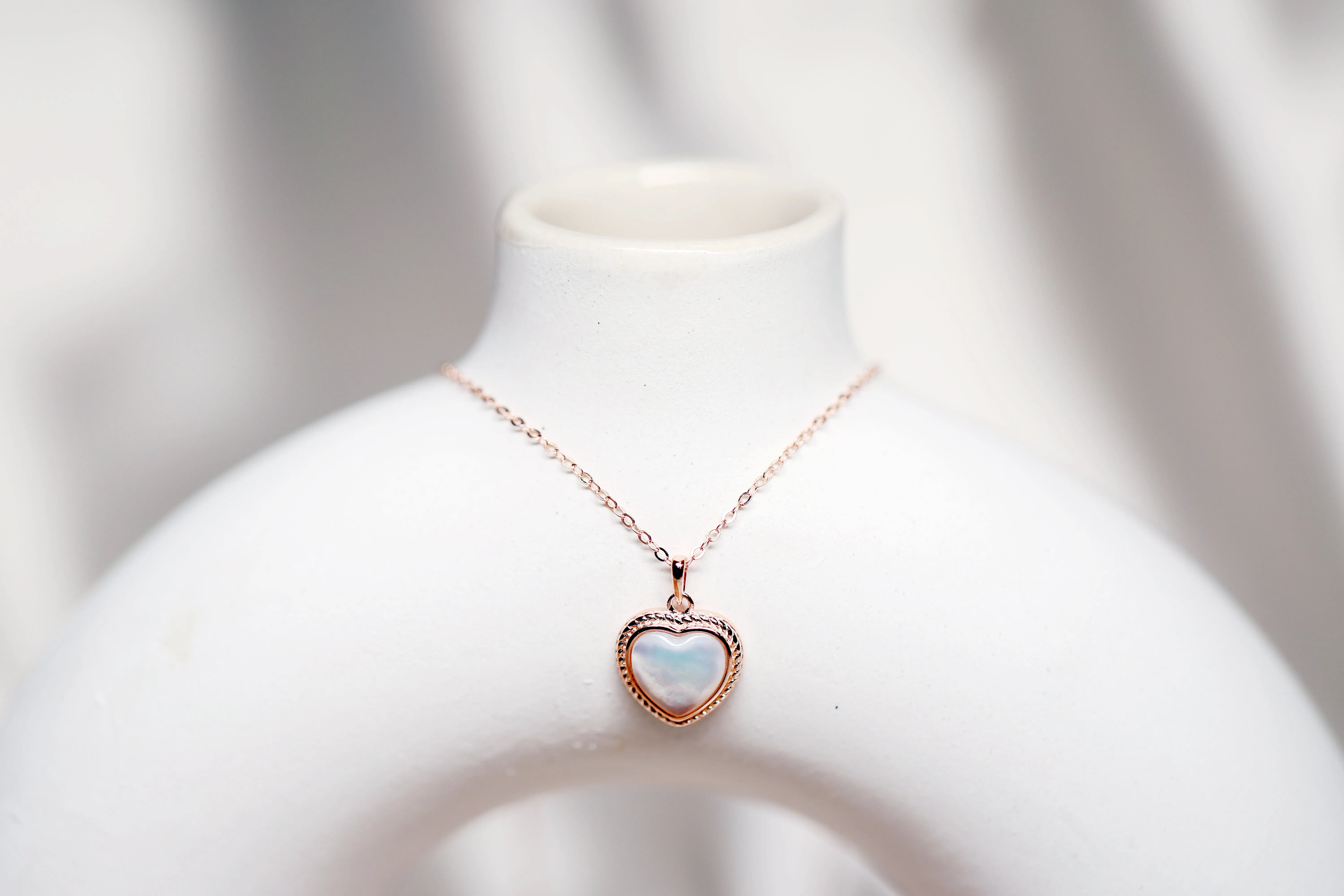 Single heart rose gold pendant necklace